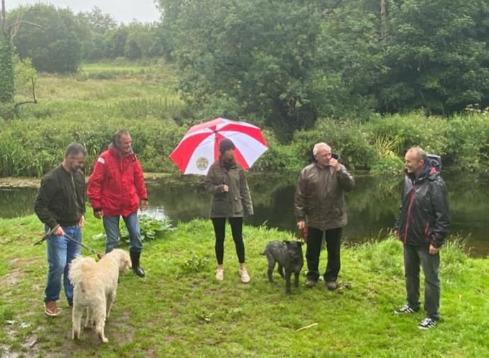 Holly Cairns TD and Councillor Paul Hayes meet with local residents at site of Shannonvale sewage leak.